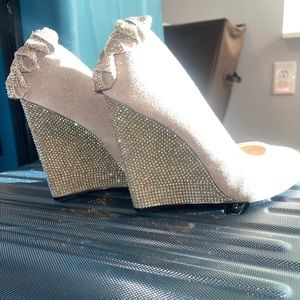 Hersey Johnson chhase rhinestone and suede wedges